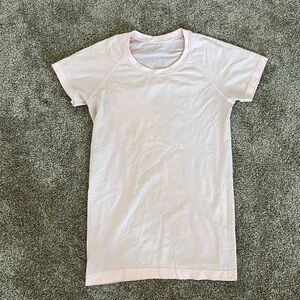 Women’s pink lululemon swiftly tech short sleeve size 6